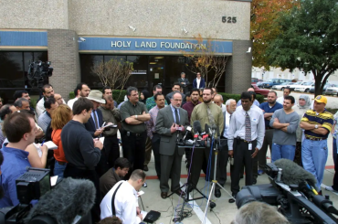 Ghassan Elashi, co-founder of the Holy Land Foundation, speaks with the media on Dec. 5, 2001, during a press conference in Richardson, Texas. (Photo: Ronald Martinez/Getty Images)